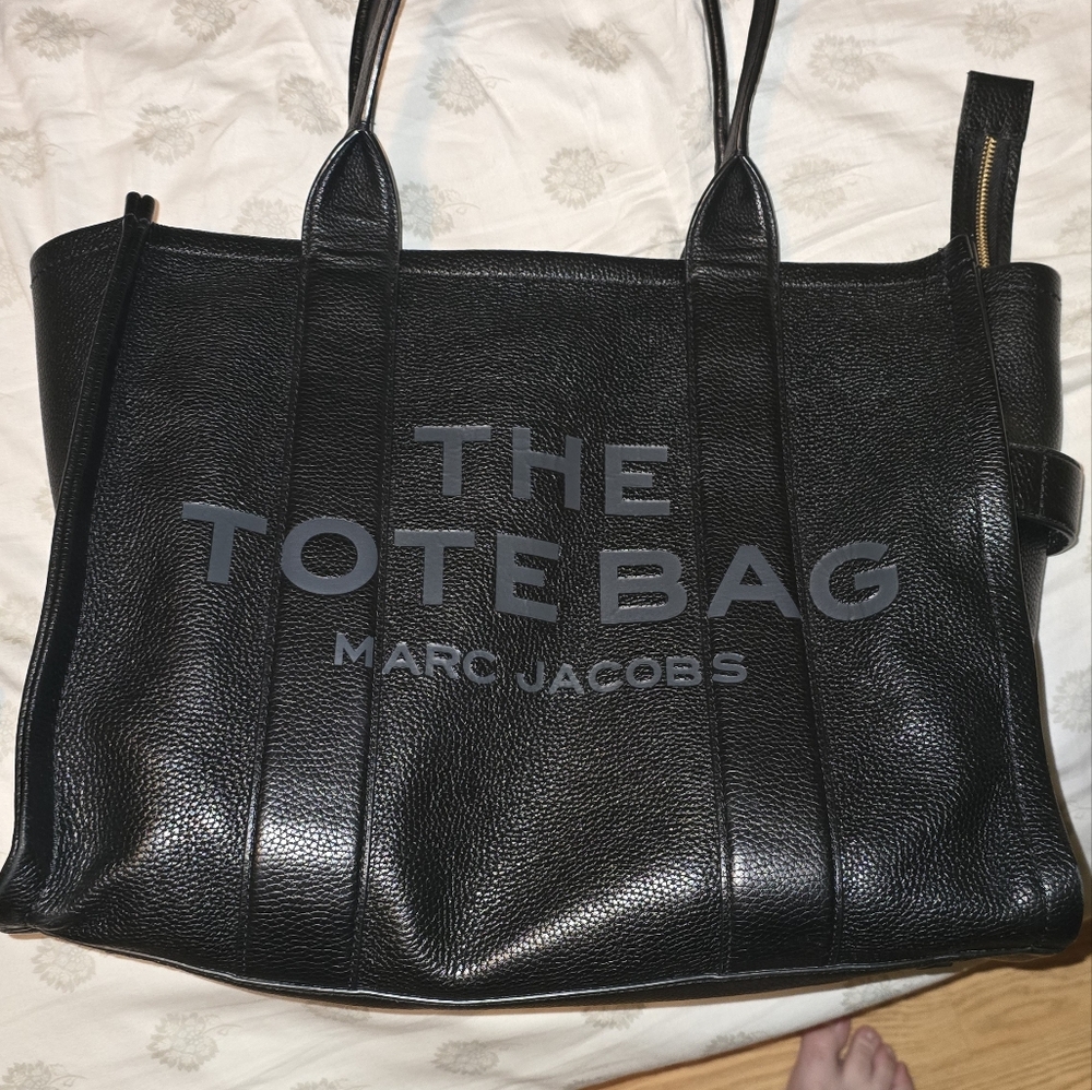 Marc Jacobs Black Leather Tote Bag with Subtle Branding